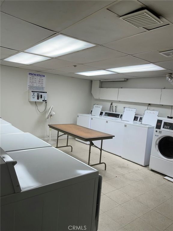 Image 12 of property listing at 5143 Bakman 308, North Hollywood, CA 91601