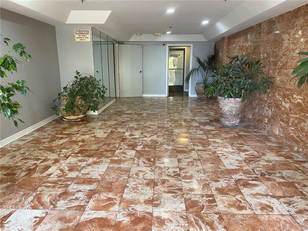 Image 2 of property listing at 5143 Bakman 308, North Hollywood, CA 91601