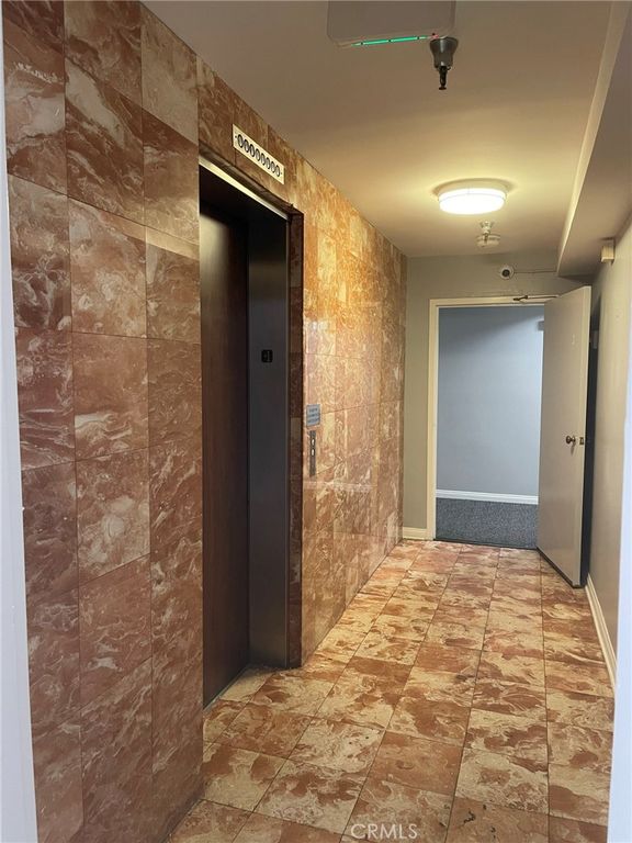 Image 3 of property listing at 5143 Bakman 308, North Hollywood, CA 91601