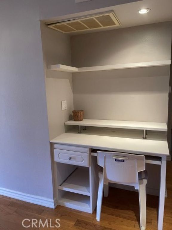 Image 6 of property listing at 5143 Bakman 308, North Hollywood, CA 91601