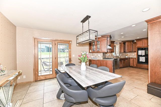 8947 Santa Monica BOULEVARD, Bayside, WI 53217