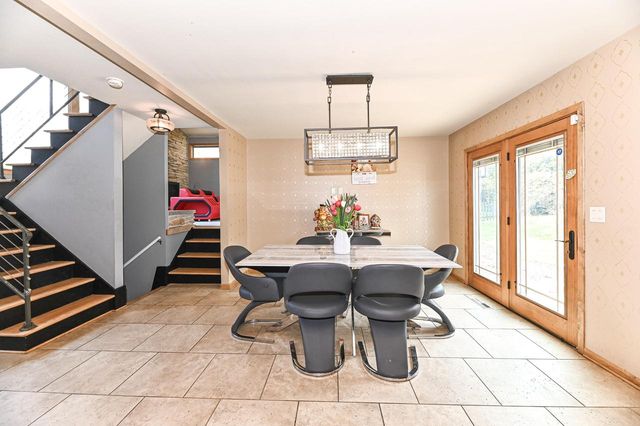 8947 Santa Monica BOULEVARD, Bayside, WI 53217