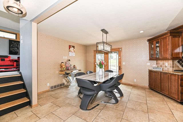 8947 Santa Monica BOULEVARD, Bayside, WI 53217
