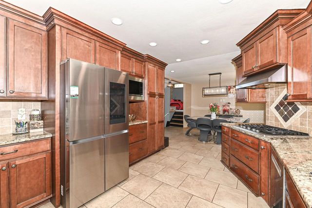 8947 Santa Monica BOULEVARD, Bayside, WI 53217