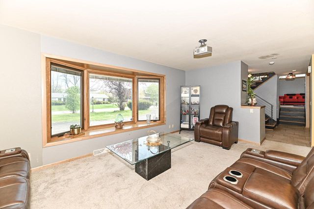 8947 Santa Monica BOULEVARD, Bayside, WI 53217