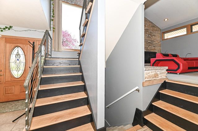 8947 Santa Monica BOULEVARD, Bayside, WI 53217