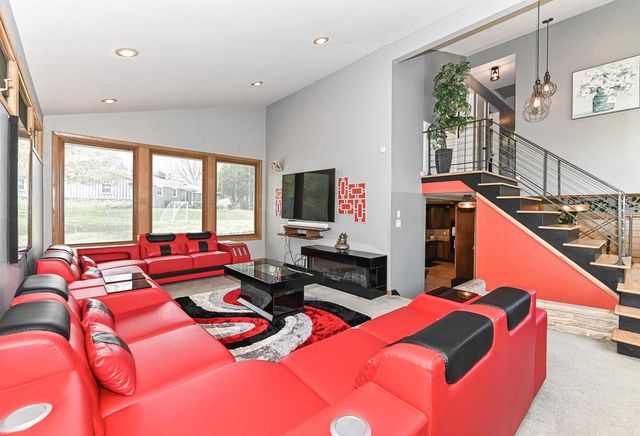 8947 Santa Monica BOULEVARD, Bayside, WI 53217