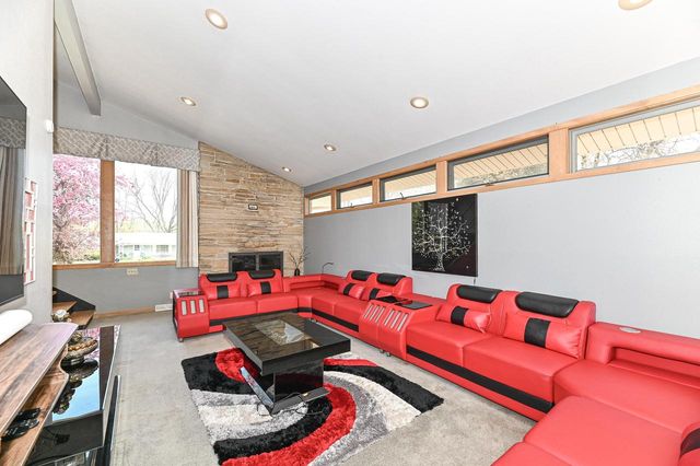 8947 Santa Monica BOULEVARD, Bayside, WI 53217