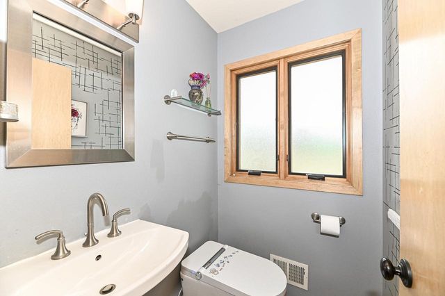 8947 Santa Monica BOULEVARD, Bayside, WI 53217