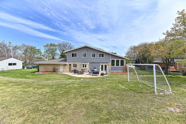 8947 Santa Monica BOULEVARD, Bayside, WI 53217
