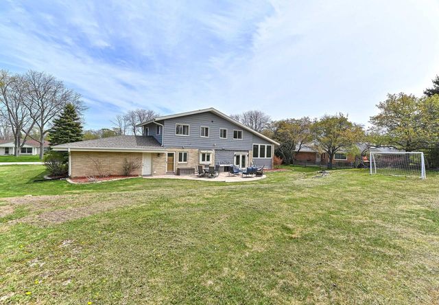 8947 Santa Monica BOULEVARD, Bayside, WI 53217