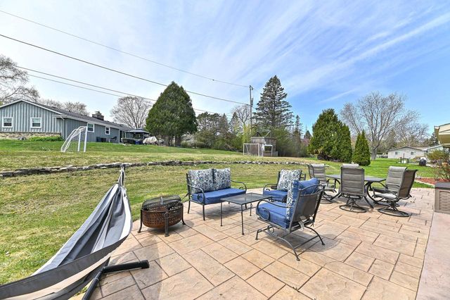 8947 Santa Monica BOULEVARD, Bayside, WI 53217