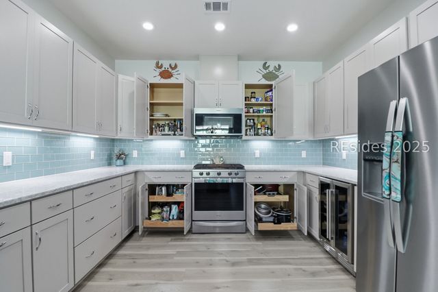 895 Harborside Dr, Hardeeville, SC 29927