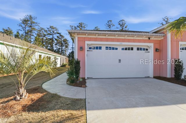 895 Harborside Dr, Hardeeville, SC 29927