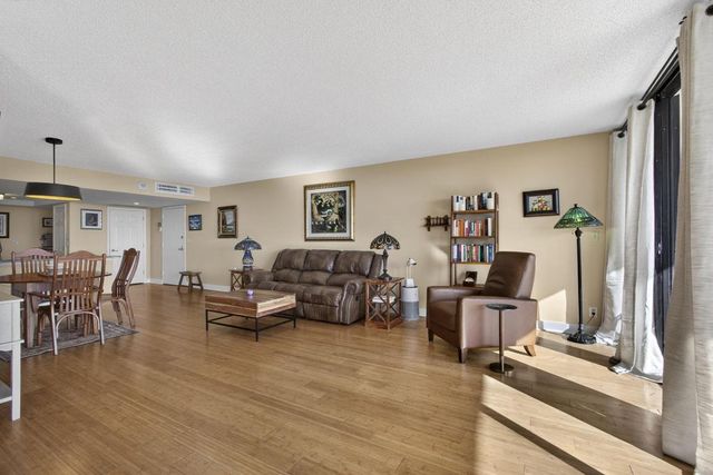 2400 Presidential Way 1606, West Palm Beach, FL 33401