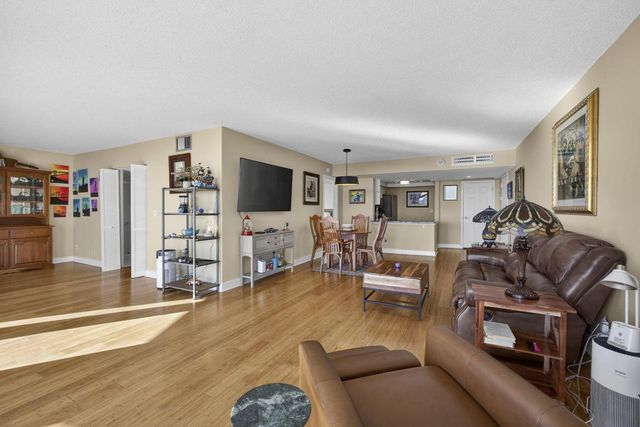 2400 Presidential Way 1606, West Palm Beach, FL 33401