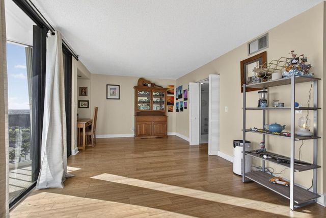 2400 Presidential Way 1606, West Palm Beach, FL 33401