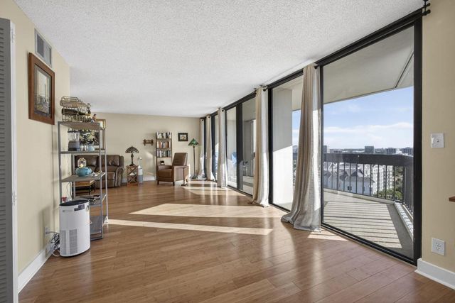 2400 Presidential Way 1606, West Palm Beach, FL 33401