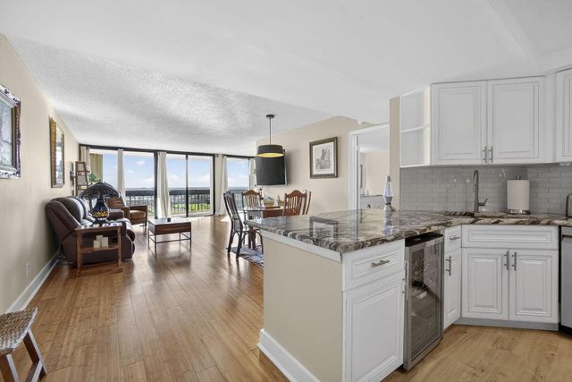 2400 Presidential Way 1606, West Palm Beach, FL 33401