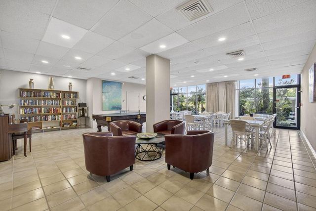 2400 Presidential Way 1606, West Palm Beach, FL 33401