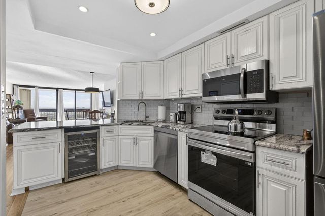 2400 Presidential Way 1606, West Palm Beach, FL 33401