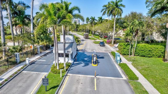 2400 Presidential Way 1606, West Palm Beach, FL 33401