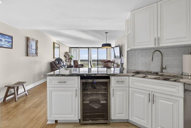 2400 Presidential Way 1606, West Palm Beach, FL 33401