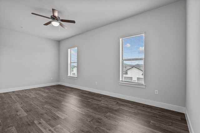 865 Limmer LOOP 627, Hutto, TX 78634