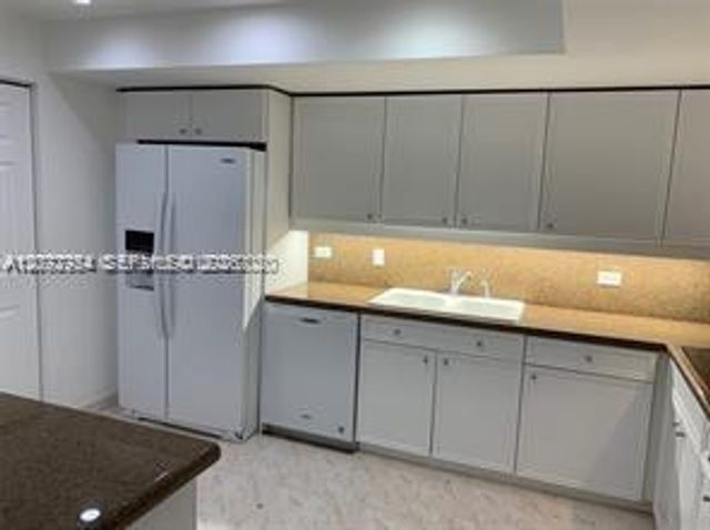 8855 Collins Avenue 5B, Surfside, FL 33154