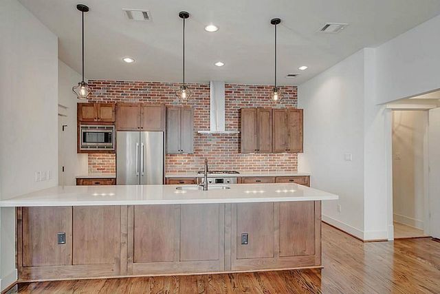 5810 Venice Street, Houston, TX 77007