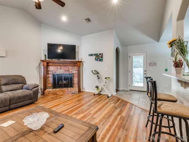 202 W 46th Street, Sand Springs, OK 74063