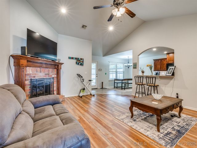202 W 46th Street, Sand Springs, OK 74063