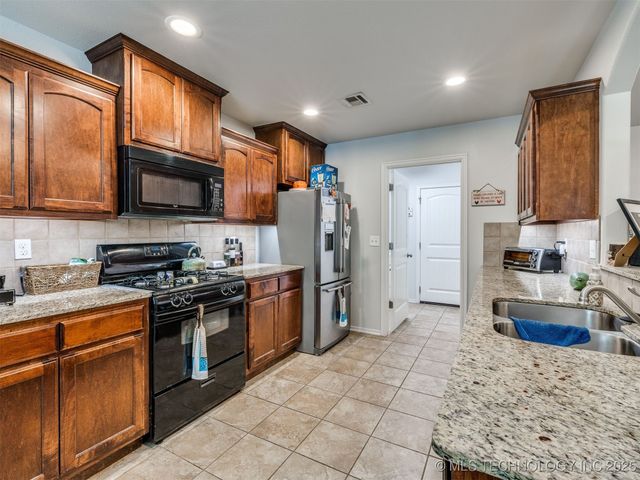 202 W 46th Street, Sand Springs, OK 74063