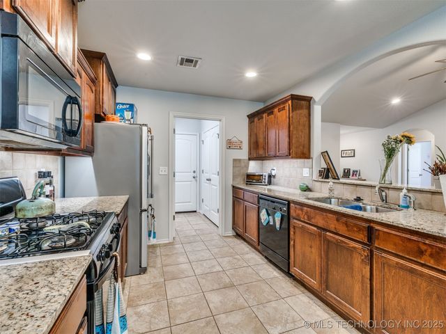 202 W 46th Street, Sand Springs, OK 74063