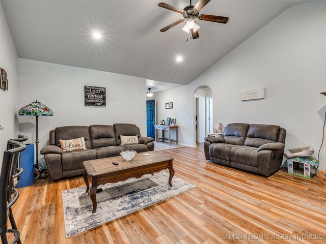 202 W 46th Street, Sand Springs, OK 74063