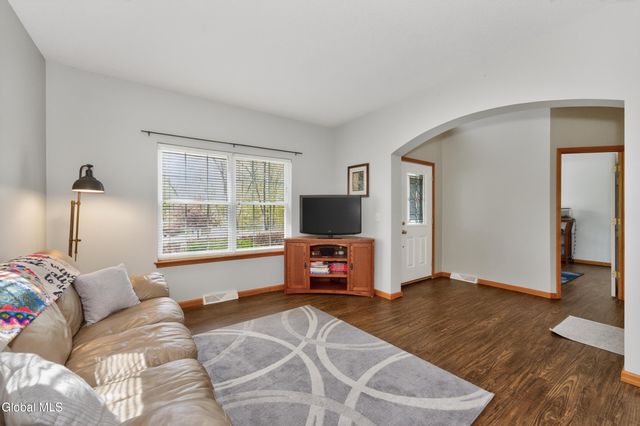11 Quincy Lane, Queensbury, NY 12804
