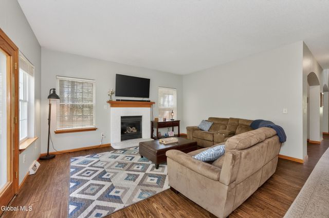 11 Quincy Lane, Queensbury, NY 12804