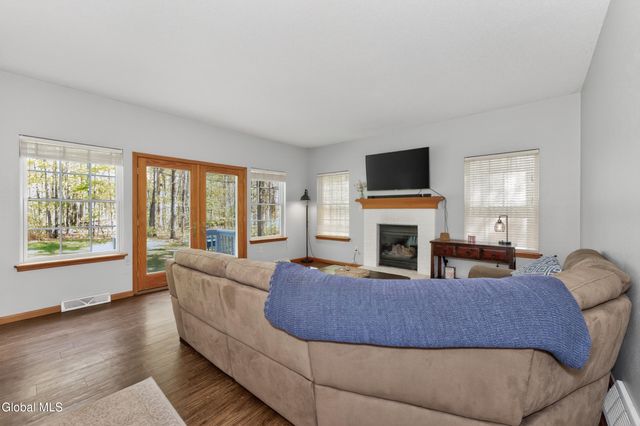 11 Quincy Lane, Queensbury, NY 12804