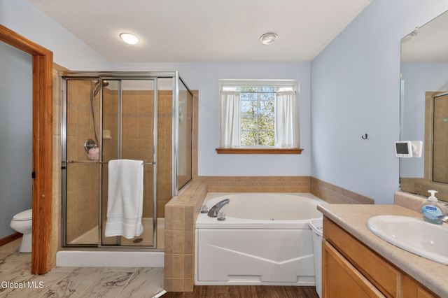 11 Quincy Lane, Queensbury, NY 12804