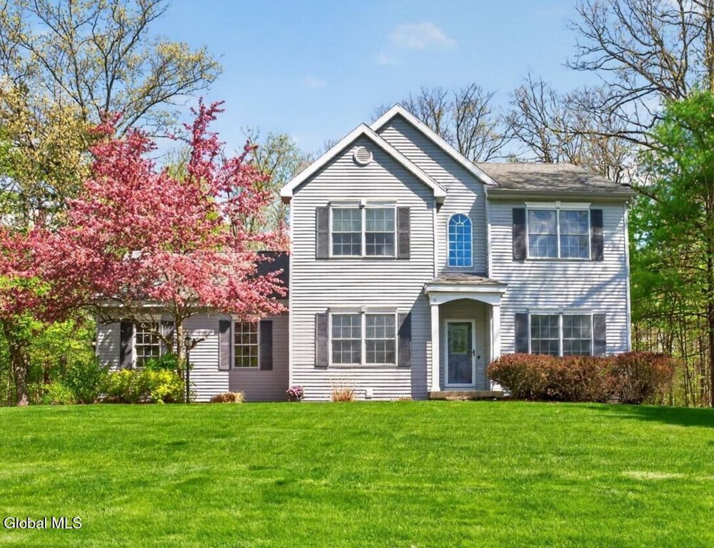 11 Quincy Lane, Queensbury, NY 12804