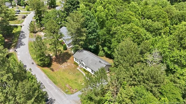 175 Country Walk Lane, Sanford, NC 27332