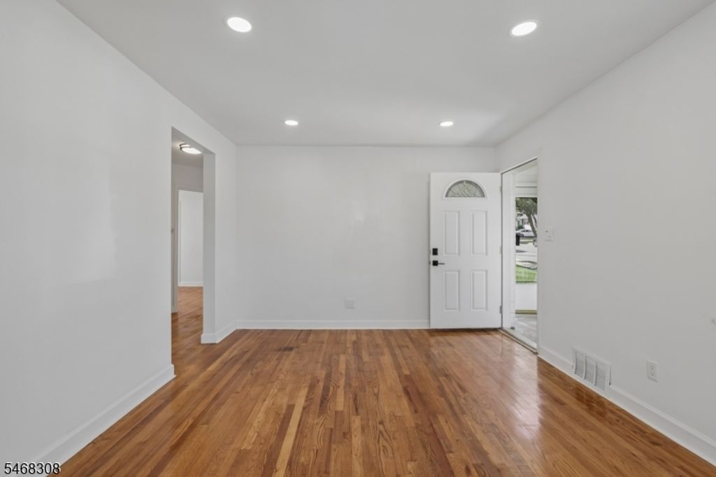 75 Emerson St, Clifton City, NJ 07013 — photo 4