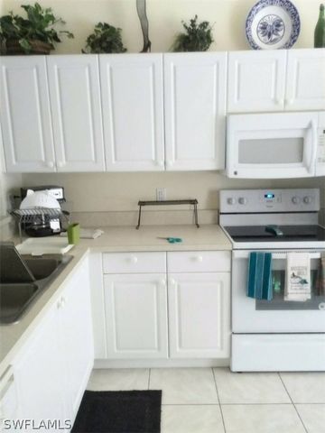 9175 Celeste DR 2, Naples, FL 34113