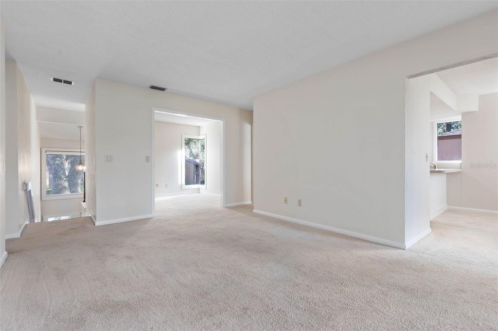 Image 5 of property listing at 6 GREENBRIAR COURT 6, Palm Coast, FL 32137