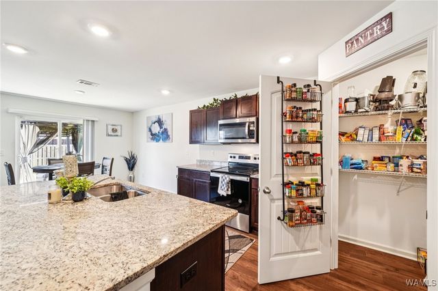 2712 Trestle Park, Northport, AL 35473