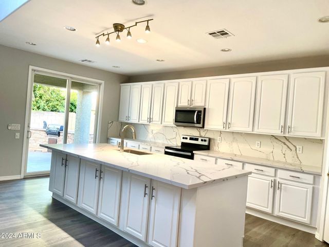 2116 E Chanute Pass, Phoenix, AZ 85040