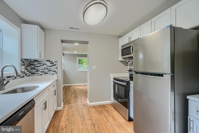 7825 SURRATTS RD, Clinton, MD 20735