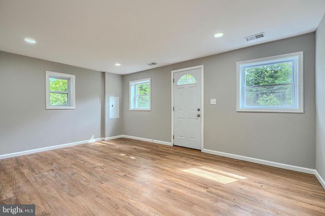 7825 SURRATTS RD, Clinton, MD 20735
