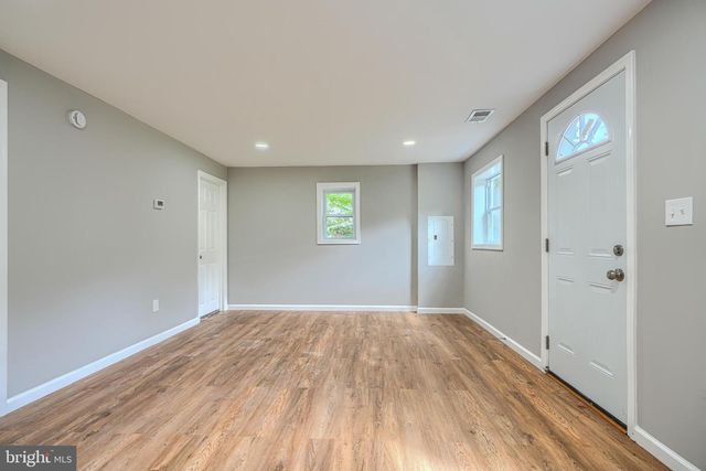 7825 SURRATTS RD, Clinton, MD 20735