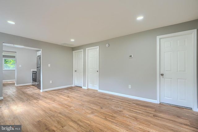7825 SURRATTS RD, Clinton, MD 20735